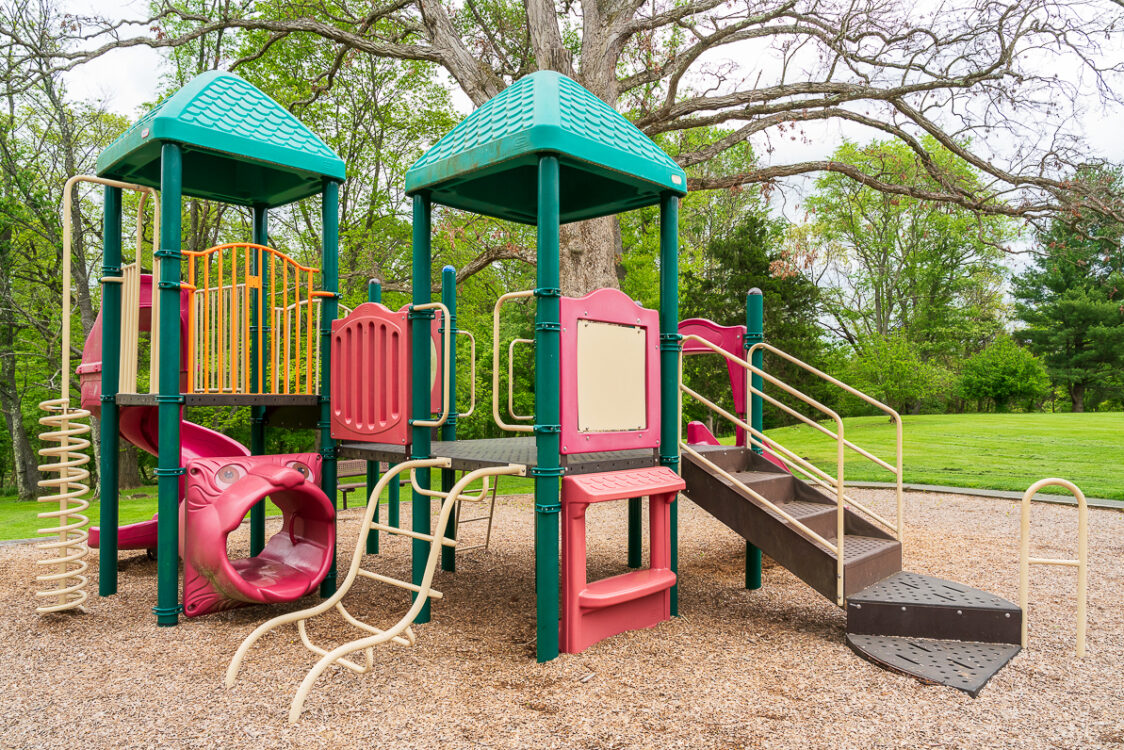 playground at Quince Orchard Knolls Local Park