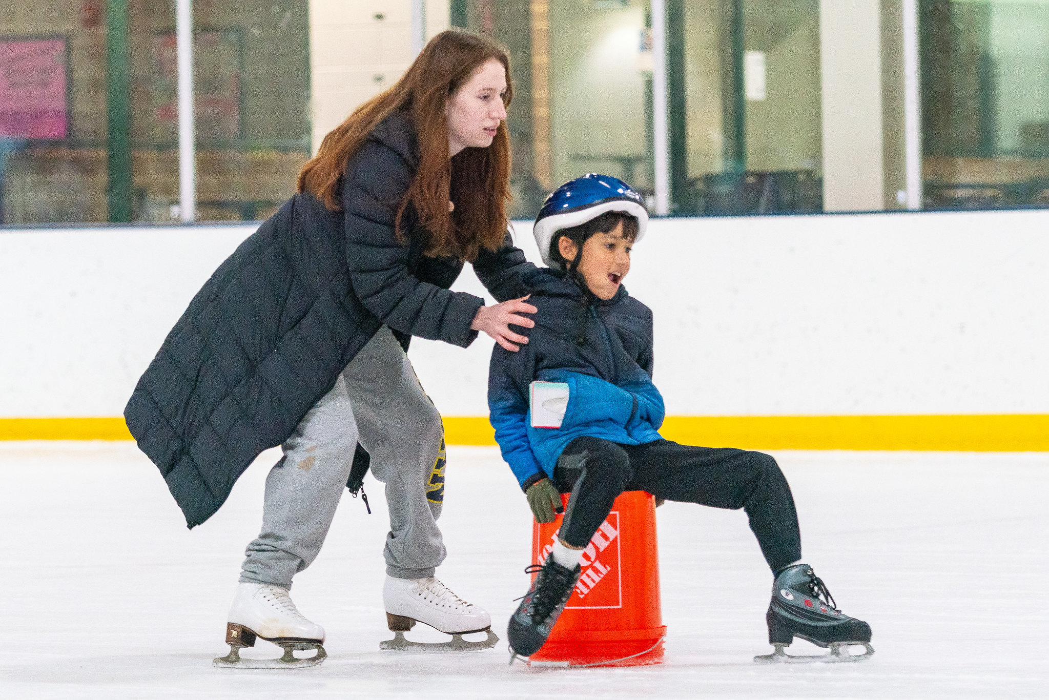 child learning how to skate at theater camp at cabin john ice