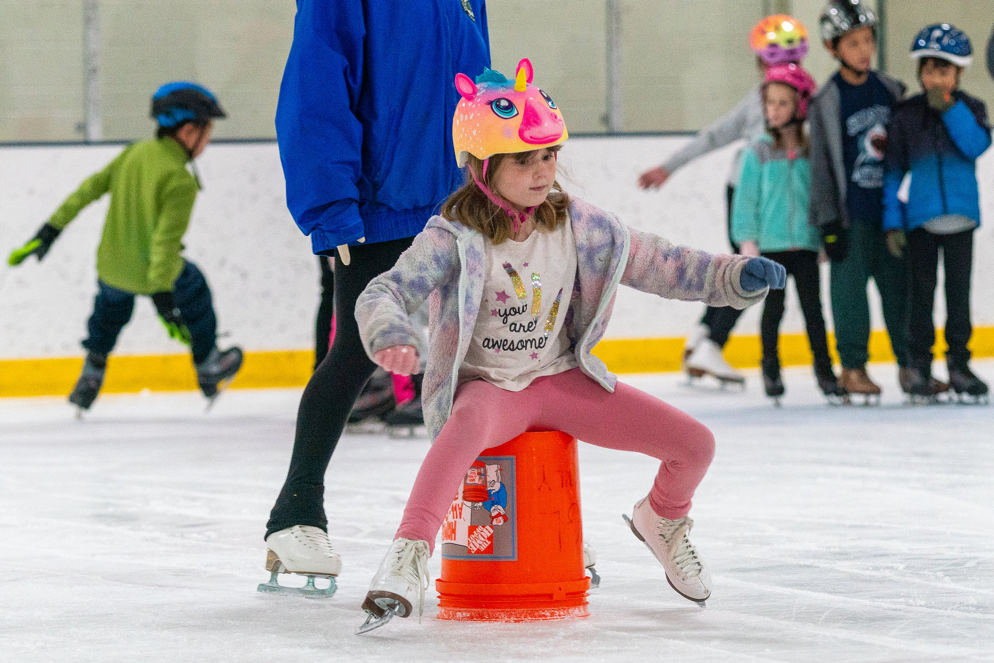 child learning how to skate at theater camp at cabin john ice