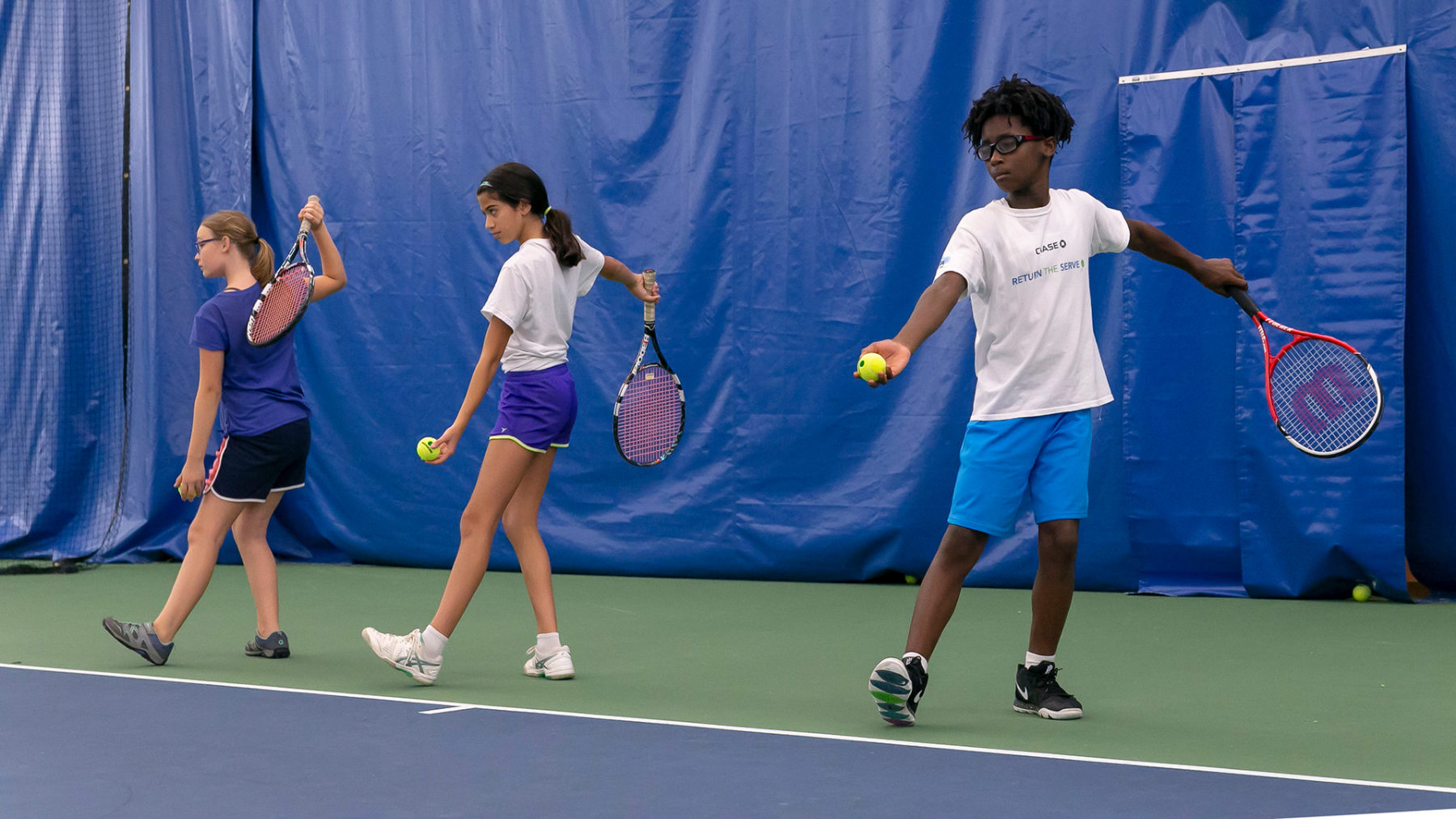 kids playing tennis