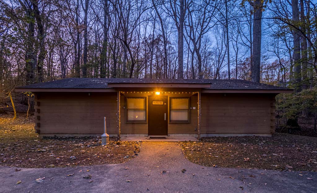 overnight cabin at night rockwood manor